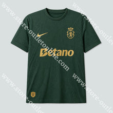 Carregar imagem no visualizador da galeria, NOVA CAMISOLA EDIÇÃO ESPECIAL 120 ANOS SPORTING CP 26/27 - S - Camisola Futebol
