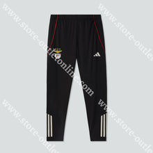 Carregar imagem no visualizador da galeria, NOVO FATO TREINO ADIDAS PRETO SL BENFICA 25/26 Fato de Treino
