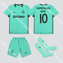 Carregar imagem no visualizador da galeria, NOVO KIT CRIANÇA 3º EQUIPAMENTO SPORTING CP 25/26 Camisola Futebol
