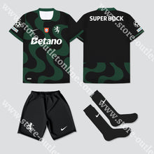 Carregar imagem no visualizador da galeria, NOVO KIT CRIANÇA ALTERNATIVO PRETO SPORTING CP 25/26 Camisola Futebol
