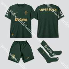 Carregar imagem no visualizador da galeria, NOVO KIT CRIANÇA EDIÇÃO ESPECIAL 120 ANOS SPORTING CP 26/27 - Camisola Futebol
