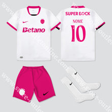 Carregar imagem no visualizador da galeria, NOVO KIT CRIANÇA EDIÇÃO ESPECIAL SPORTING CP 25/26 Camisola Futebol
