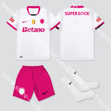 Carregar imagem no visualizador da galeria, NOVO KIT CRIANÇA EDIÇÃO ESPECIAL SPORTING CP 25/26 Camisola Futebol
