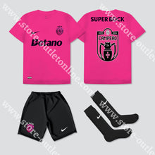 Carregar imagem no visualizador da galeria, Novo Kit Criança Rosa Sporting Cp 24/25 Camisola Futebol
